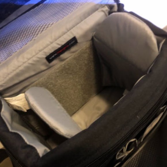 Minolta X-370 (35mm) SLR Film Camera w/ Case & 5-Lens Filters - Picture 2 of 8